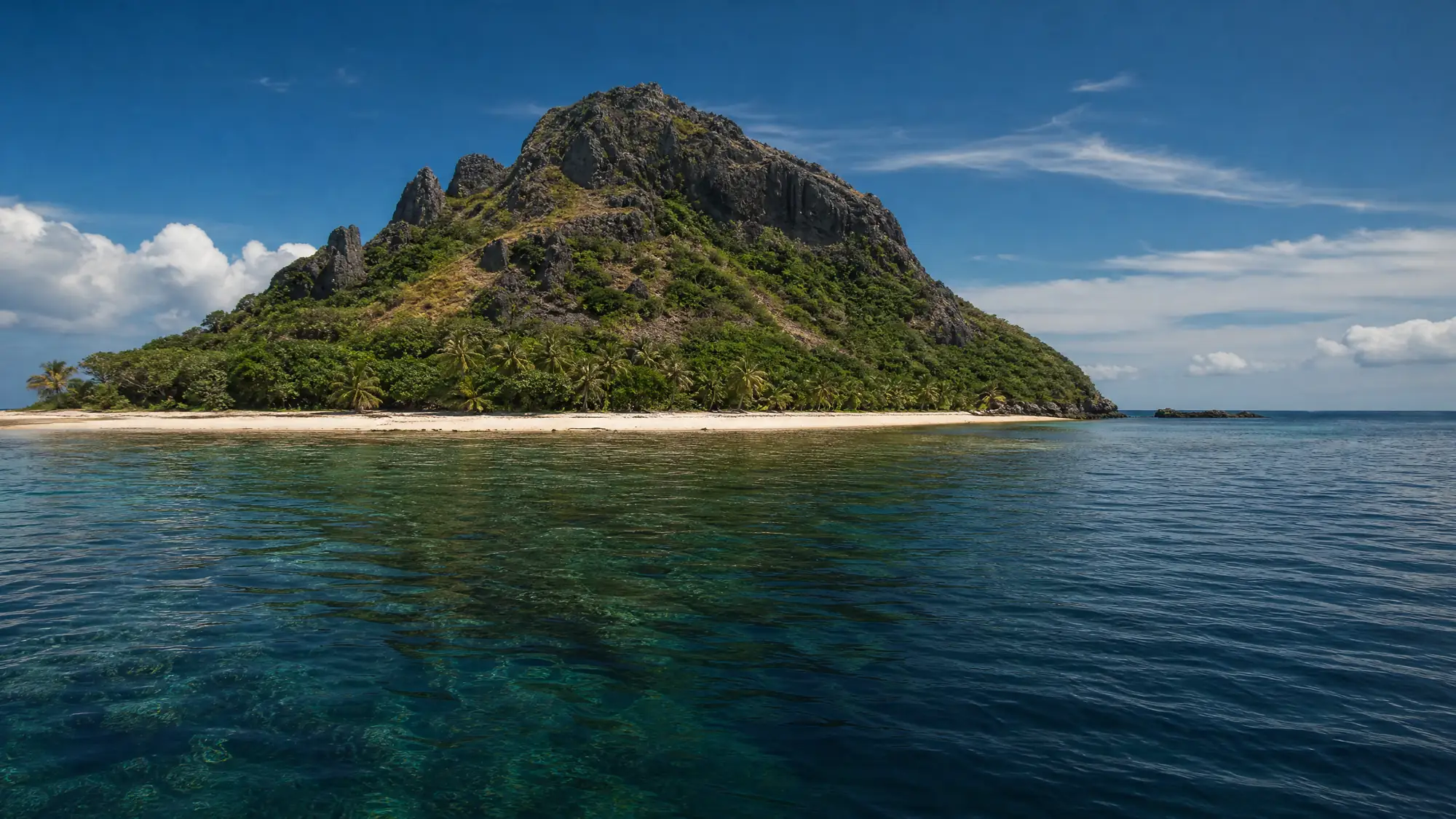 Monuriki ist eine unbewohnte Vulkaninsel im Mamanuca-Archipel von Fidschi. Sie können die Insel im Rahmen eines Tagesausflugs von Port Denarau aus besuchen.